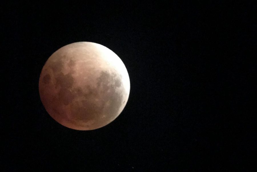 Foothill viewing party celebrates rare blue moon eclipse