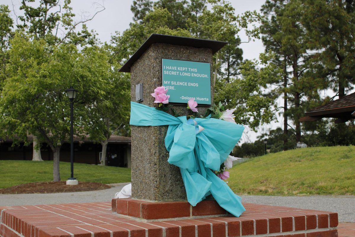 The new Sí Se Puede Plaza plaque honors survivors of sexual abuse.